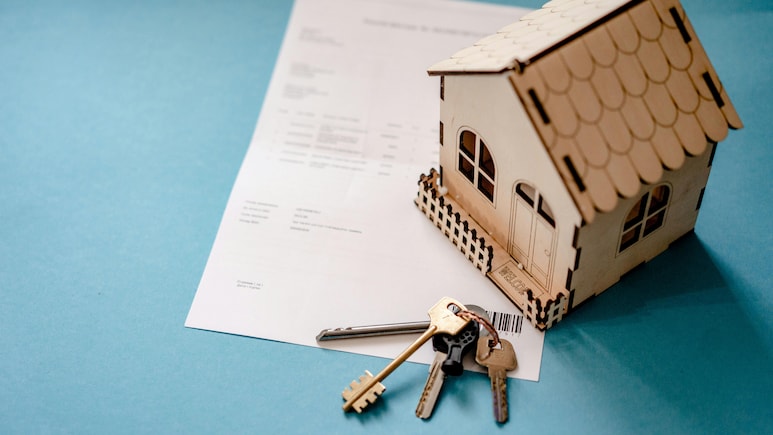 Man Pays Off Home Loan 8 Years Early, Friends Call It 'Stupid' Financial Decision