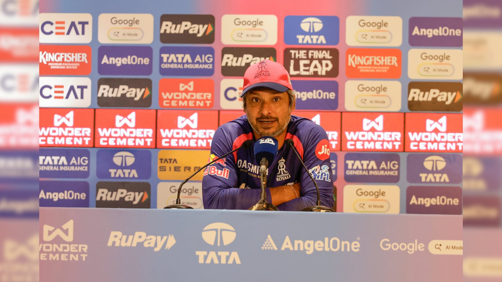 राजस्थान के IPL फाइनल से बाहर होने के बाद सैम कुरेन पर आगबबूला हुए कुमार संगकारा, बताया धोखेबाज
