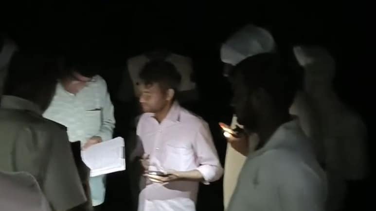 नीमकाथाना में बड़ा खान हादसा, पहाड़ी दरकने से मलबे में दबे 4 मजदूर और मशीनें; रेस्क्यू ऑपरेशन जारी