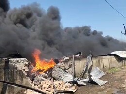 प्लास्टिक दाना बनाने वाली फैक्ट्री में लगी भीषण आग, कई KM दूर तक दिखा धुएं का गुब्बार, करोड़ों का नुकसान