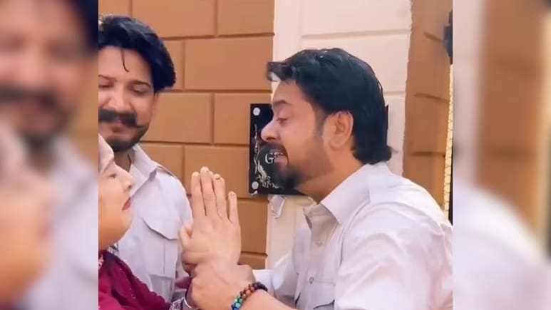 'कलयुग' में श्रवण कुमार जैसे भाई! बहन की वफादारी का दिया ऐसा सिला, देख रो पड़ा पूरा इंटरनेट