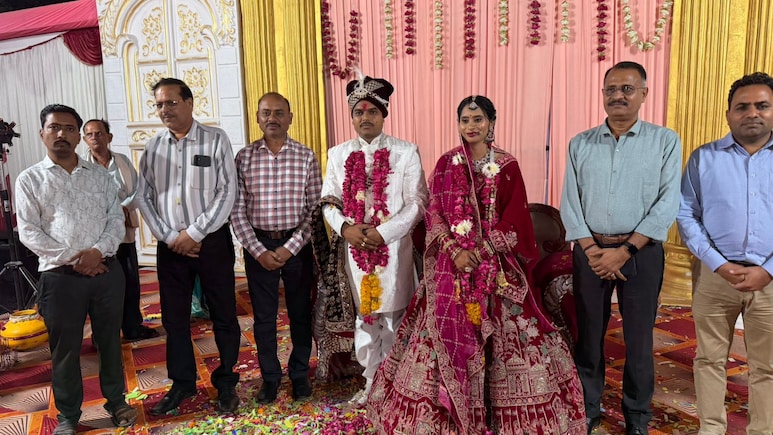 सतना की मुस्लिम उप जेलर ने पूर्व हिंदू कैदी से रचाई शादी, बजरंग दल कार्यकर्ताओं ने किया कन्यादान