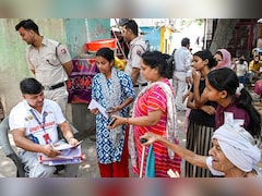 '200 साल से यहां रह रहे', दिल्ली यमुना बाजार में 310 परिवारों को बेदखली नोटिस मिलने पर क्या बोले लोग?
