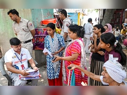 '200 साल से यहां रह रहे', दिल्ली यमुना बाजार में 310 परिवारों को बेदखली नोटिस मिलने पर क्या बोले लोग?