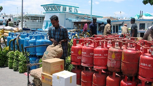 80% Households To Slash Travel Plans, 50% To Cut LPG Use If Fuel Prices Hiked, Study Finds