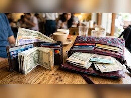 Purse Vastu Rules: कहीं पर्स के कारण तो नहीं हो रही आपको पैसों की किल्लत, जानें इससे जुड़े जरूरी वास्तु नियम