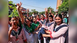 CBSE 12th Result 2026: KV और नवोदय का जलवा, 12वीं के नतीजों में इन स्कूलों ने मारी बाजी, देखें पूरी लिस्ट