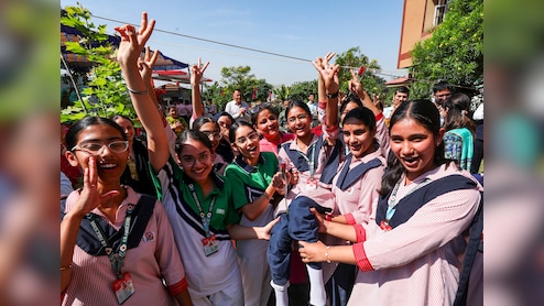 CBSE 12th Result 2026: KV और नवोदय का जलवा, 12वीं के नतीजों में इन स्कूलों ने मारी बाजी, देखें पूरी लिस्ट