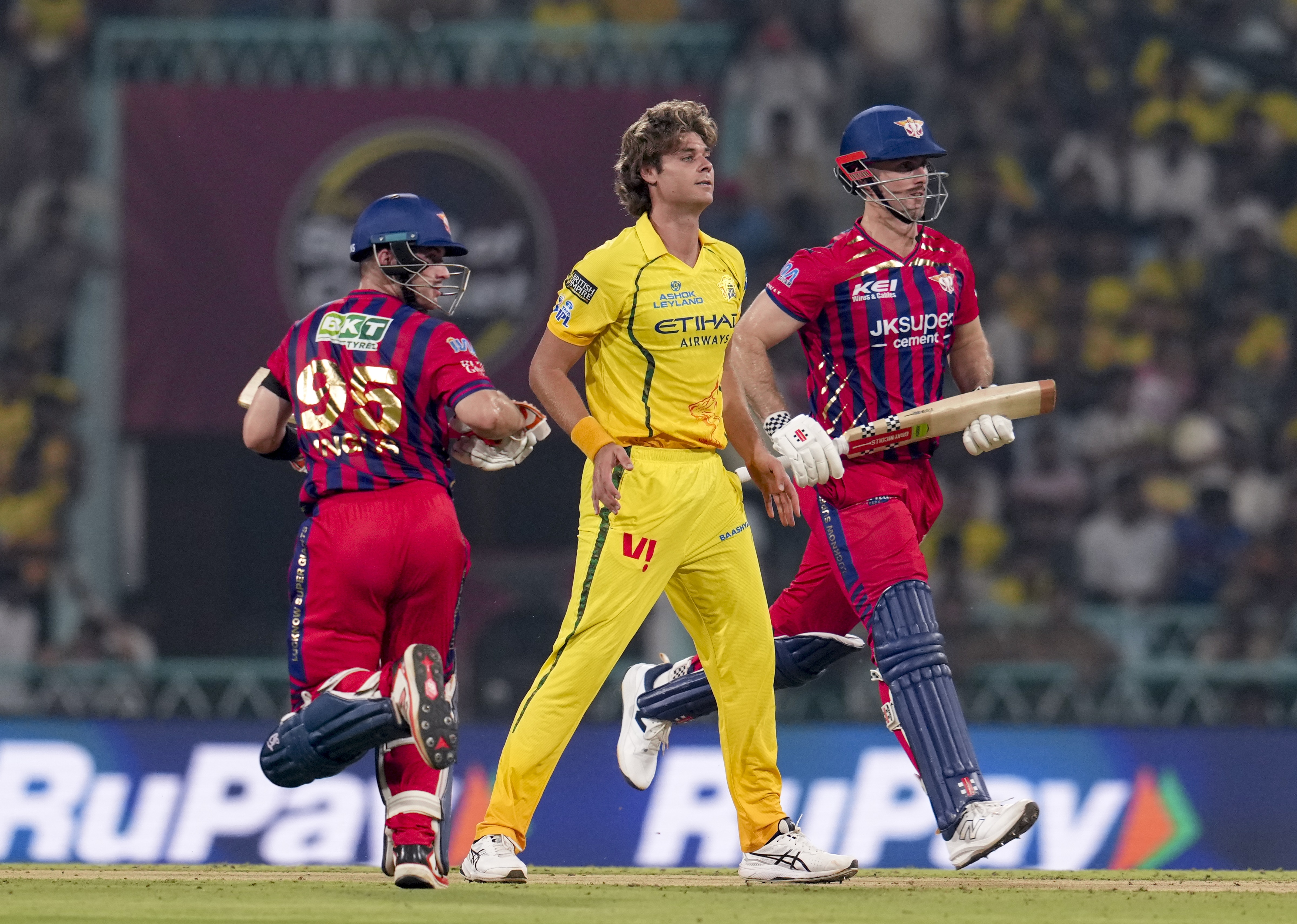 LSG vs CSK LIVE Score, IPL 2026:  लखनऊ ने बिगाड़ा चेन्नई के प्लेऑफ का गणित, मार्श की तूफानी पारी से 7 विकेट से रौंदा