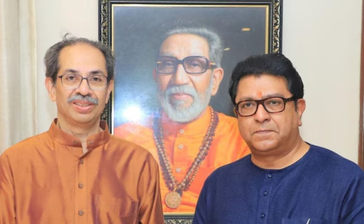 बाल ठाकरे का परिवार आज महाराष्ट्र की राजनीति में सिमटता जा रहा है. बाल ठाकरे का परिवार आज महाराष्ट्र की राजनीति में सिमटता जा रहा है.