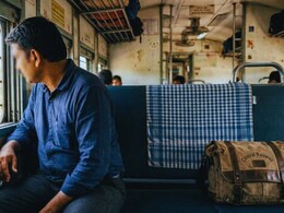 Mumbai News : रुमाल, बॅग ठेवून सीटवर ताबा घेणं बेकायदेशीर; मध्य रेल्वेची विशेष मोहीम, कुठे कराल तक्रार?