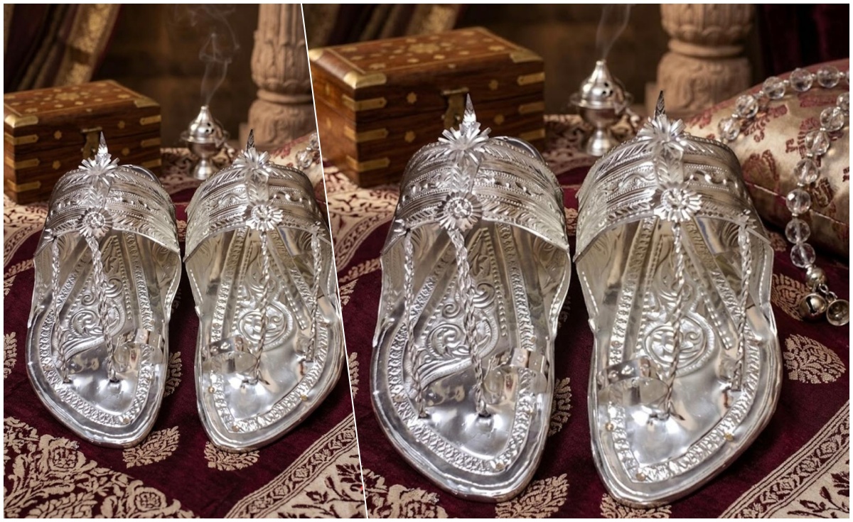 कोल्हापुर: दामाद के लिए बनवाई डेढ़ किलो चांदी की 'कोल्हापुरी चप्पल', अनोखे तोहफे की हर तरफ चर्चा