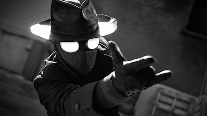 Spider-Noir Review: स्कूल-कॉलेज वाला नहीं, ये है सबसे अनोखा स्पाइडरमैन, जानें सीरीज में कितना दम