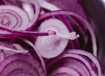 Heatwave Alert: Should You Avoid Eating Raw Onions In Extreme Heat?