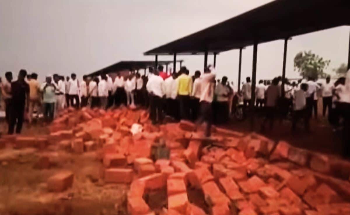 Temple Wall Collapse: मंदिर की दीवार ढहने से सांगली में 6 श्रद्धालुओं की मौत, आंधी और तूफान से हुई दुर्घटना में 20 से अधिक हुए घायल