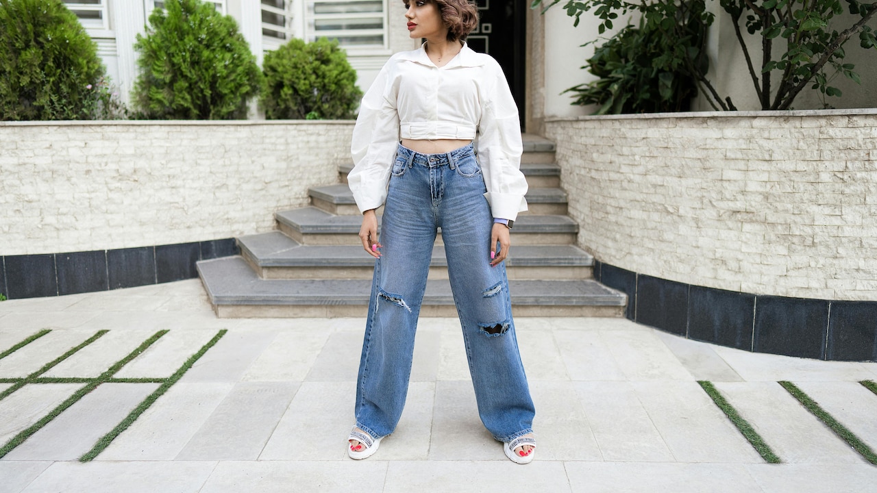 Stylish high-waist jeans for curvy, pear-shaped body