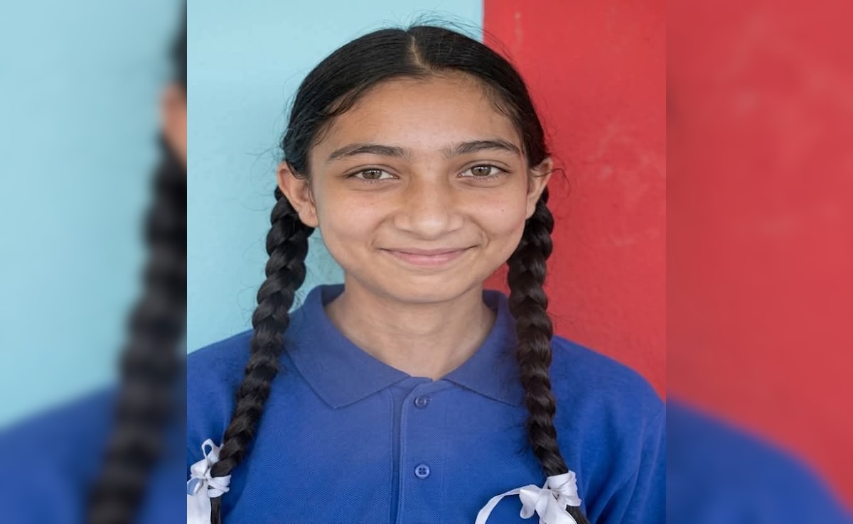 700 में से 699 नंबर! अंग्रेजी में कटा सिर्फ 1 नंबर, जानिए 10वीं Topper अनमोल की कहानी
