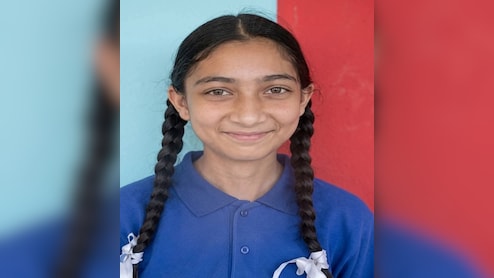 700 में से 699 नंबर! अंग्रेजी में कटा सिर्फ 1 नंबर, जानिए 10वीं Topper अनमोल की कहानी