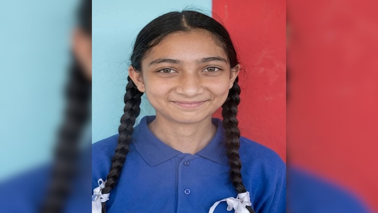 700 में से 699 नंबर! अंग्रेजी में कटा सिर्फ 1 नंबर, जानिए 10वीं Topper अनमोल की कहानी