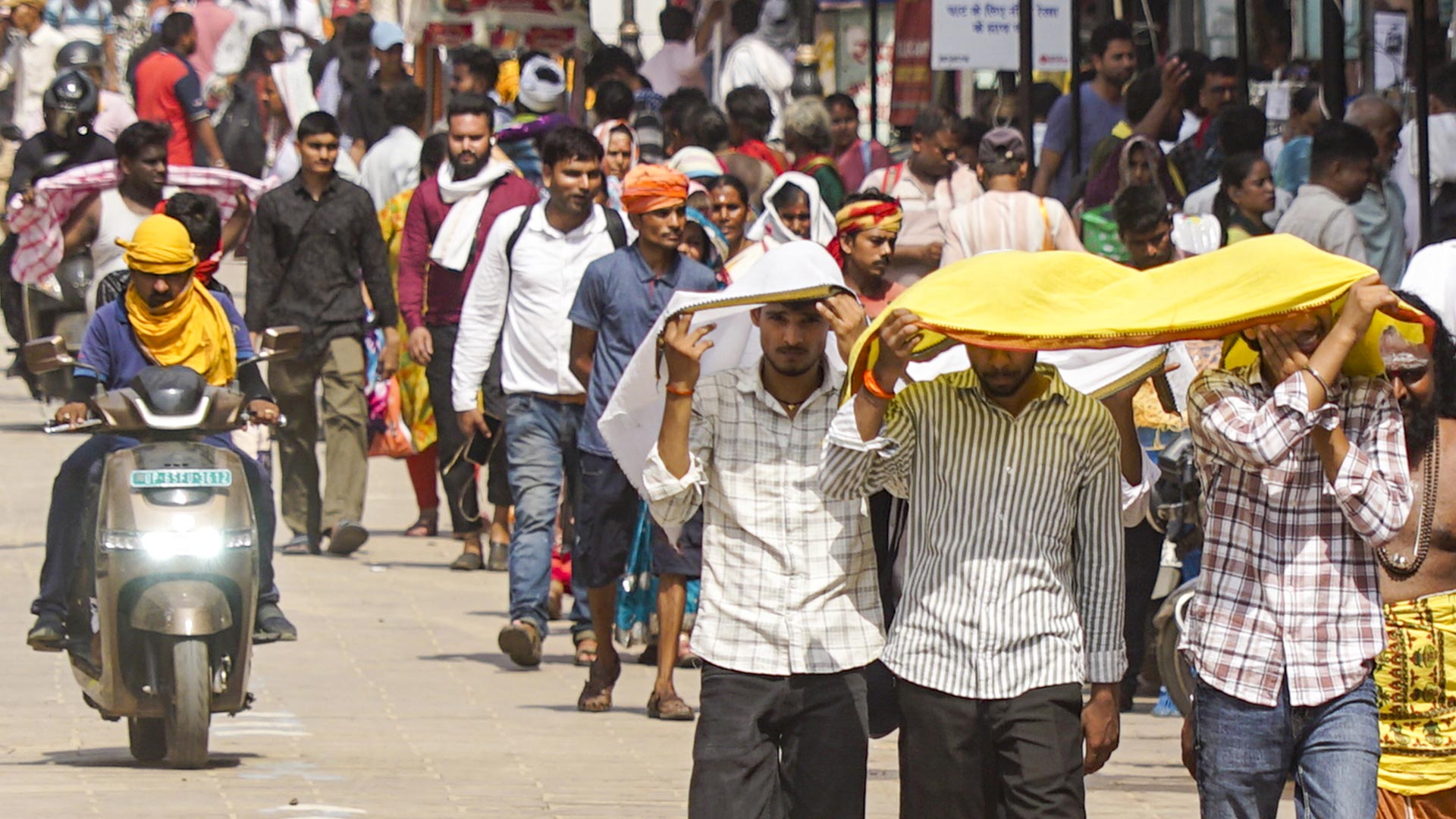 India Sizzles As Heatwave Pushes Temperatures Past 45 Degrees