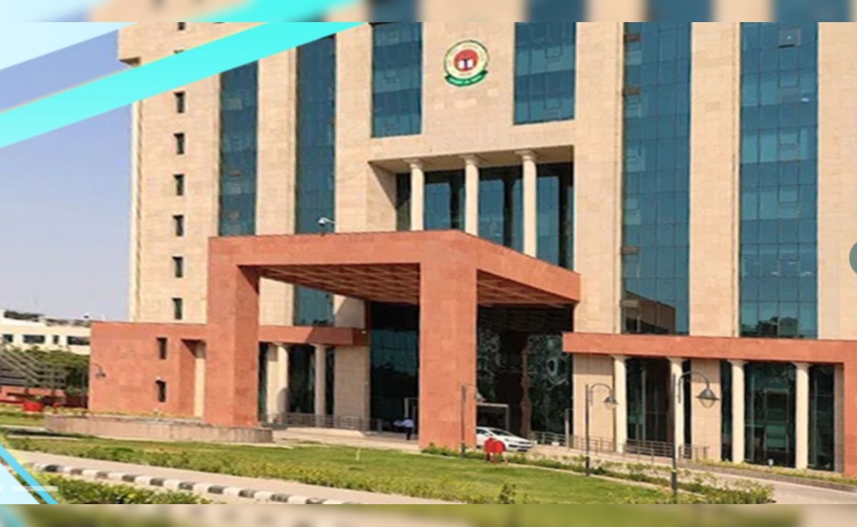 ऑन स्क्रीन मार्किंग और थ्री लैंग्वेज सिस्टम... इन दो बड़े विवादों में फंसा CBSE, आखिर क्यूं उठ रहे गंभीर सवाल? — WellsTrack