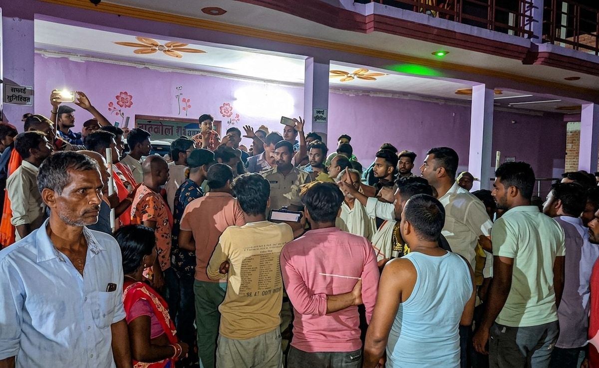Kanpur: चार वाहनों से आए दबंगों ने गांव में जमकर मचाया उत्पात, युवक से की मारपीट, वाहनों में तोड़फोड़; गोलियां भी चलाई