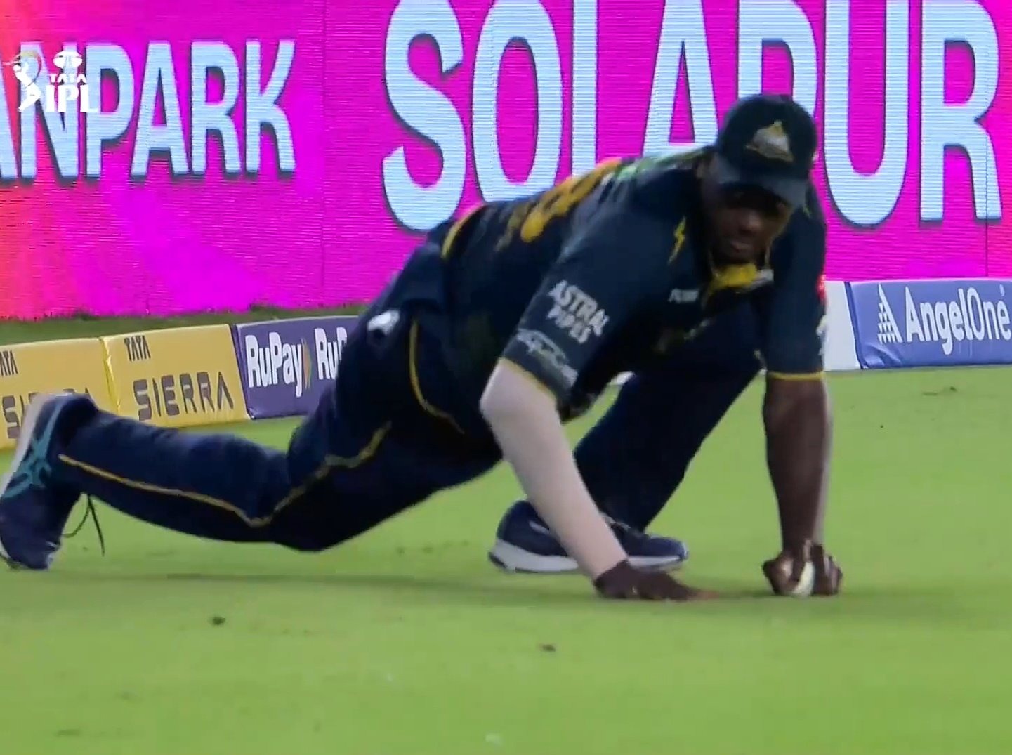 Ashwin Puts End To IPL Catch Row Which Left Kohli Fuming With "RCB Fan" Angle