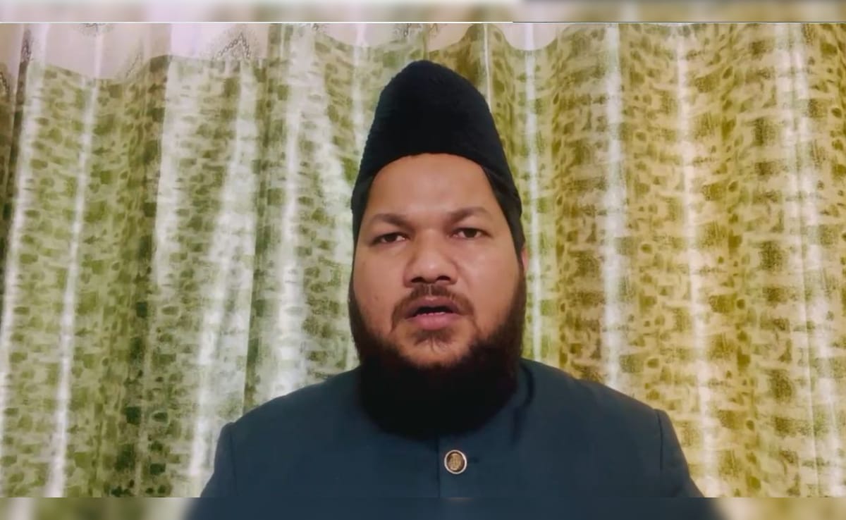 प. बंगाल के स्कूलों में वंदे मातरम अनिवार्य करने का विरोध शुरू,  दारुल उलूम फिरंगी महल के मौलाना सुफियान ने फैसले को बताया संविधान के खिलाफ — WellsTrack