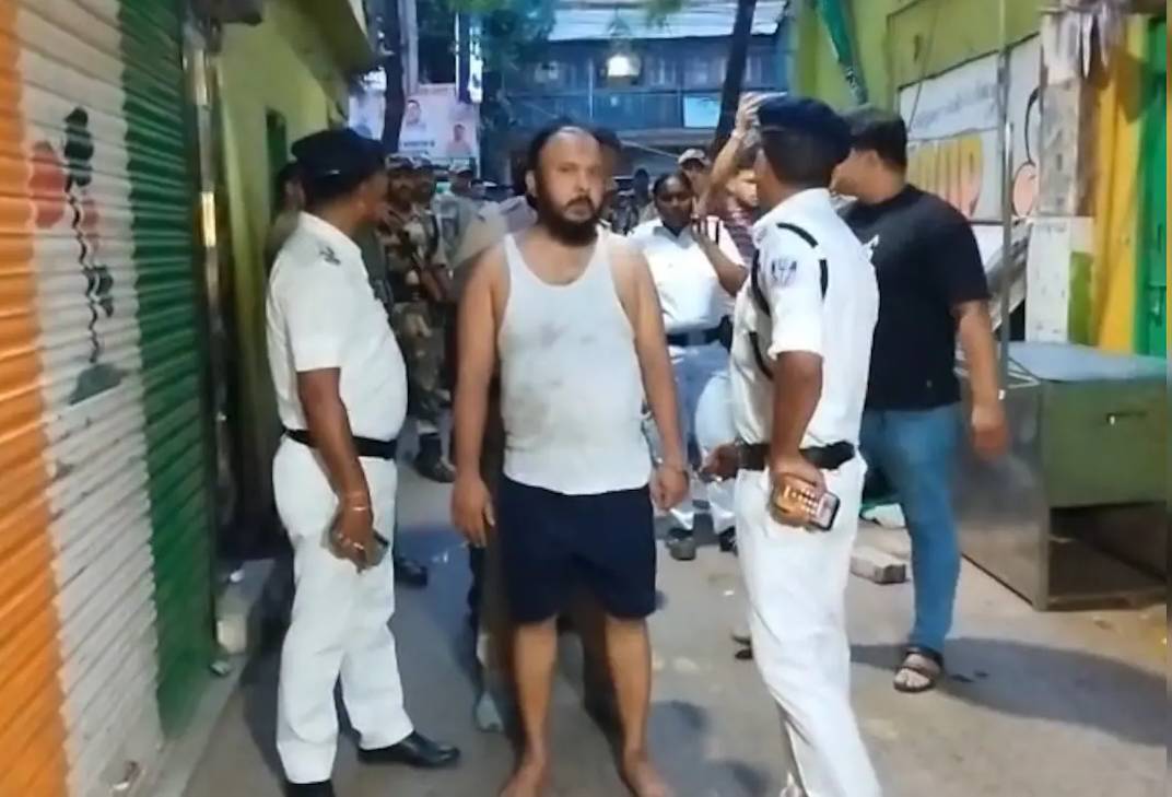 हावड़ा में एक और डॉन की 'कच्छा-बनियान परेड', बंगाल की शुभेंदु सरकार का अपराधियों को सख्&zwj;त संदेश!