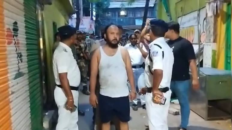 हावड़ा में एक और डॉन की 'कच्छा-बनियान परेड', बंगाल की शुभेंदु सरकार का अपराधियों को सख्&zwj;त संदेश!