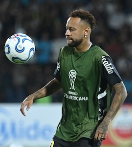 Neymar Apologizes For Rift With Robinhos Son At Santos Training