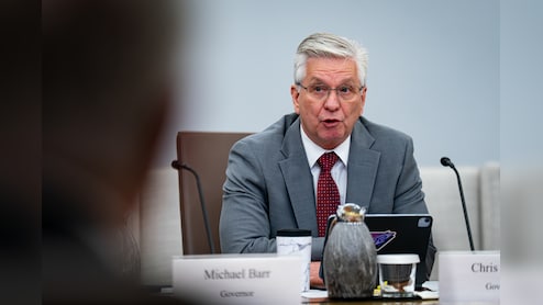 Fed Keeps Door Open: Rate Hike As Likely As Rate Cut, Says Governor Waller