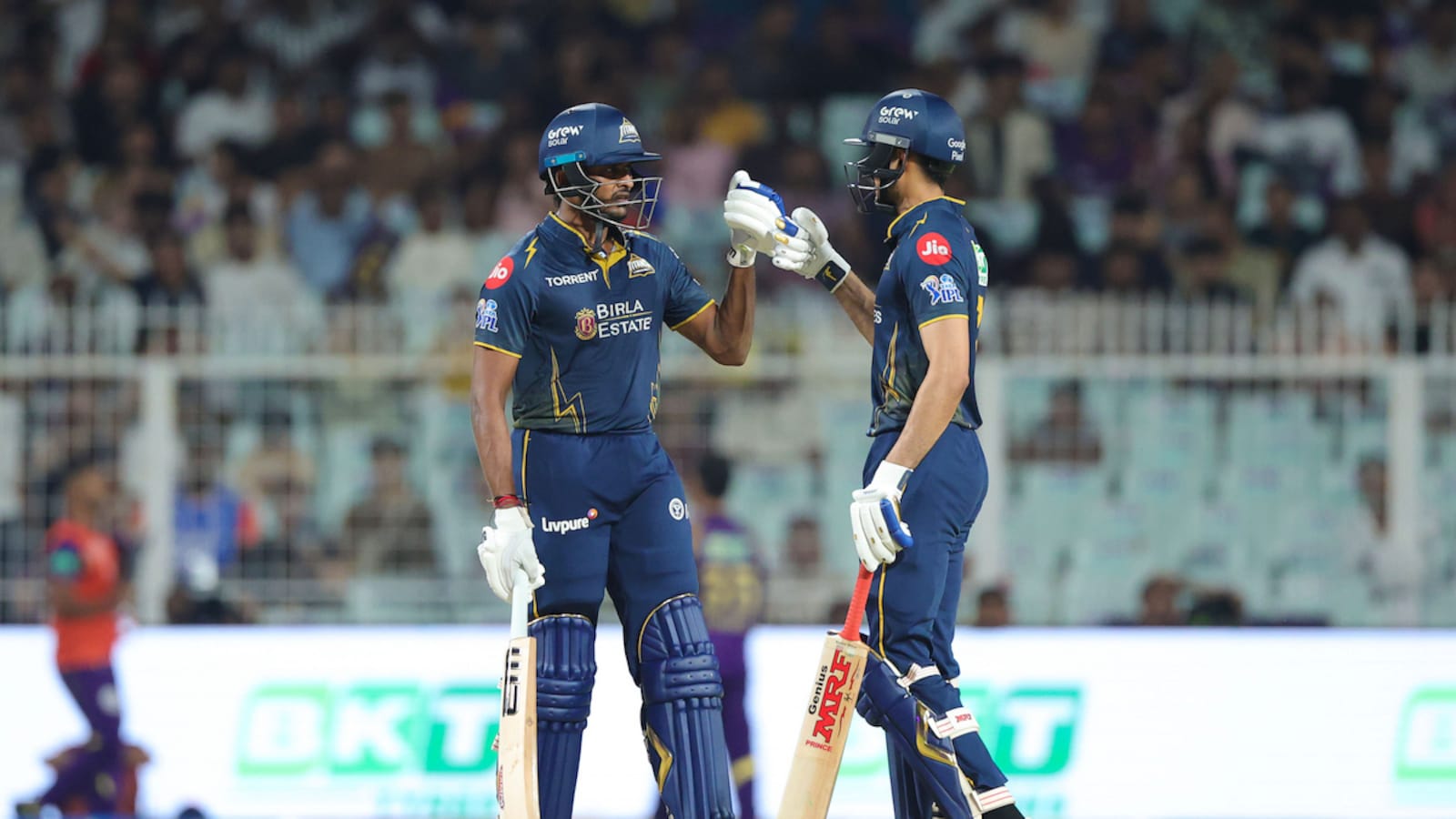 GT vs RR LIVE Score, IPL 2026 Qualifier 2 LIVE Cricket Score: Gujarat Titans are chasing a 215-run target against Rajasthan Royals for a place in final.