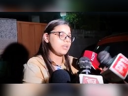 दिल्ली में AC ब्लास्ट में पूर्व IAS की मौत, पड़ोसी बोलीं-'जब वीआईपी को 25 मिनट बाद मिली मदद, तो आम आदमी का क्या होगा?'