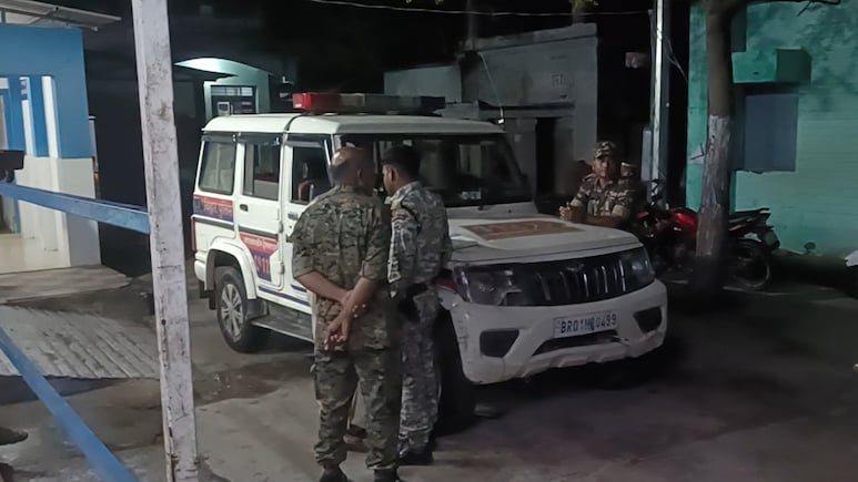 बिहार: ब्यूटी पार्लर में घुसकर पति ने पत्नी पर कैंची से किए ताबड़तोड़ वार, CCTV में कैद हुई खौफनाक वारदात