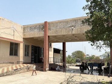 9 साल से बंद जबलपुर एग्जीबिशन सेंटर, करोड़ों की परियोजना खंडहर में तब्दील; विकास की जगह बर्बादी!