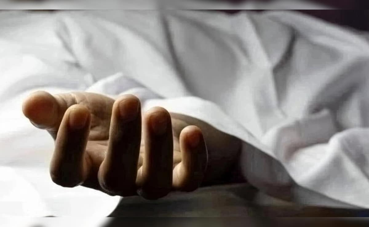 बीटेक छात्र को चाकुओं से गोद डाला,  मोबाइल में मैच देखते वक्त 10 लोगों ने घेरा और मार डाला