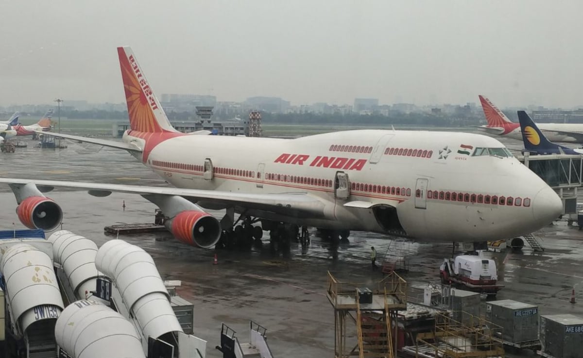 The Boeing 747 became so famous that it turned into a movie icon too. The Boeing 747 became so famous that it turned into a movie icon too.