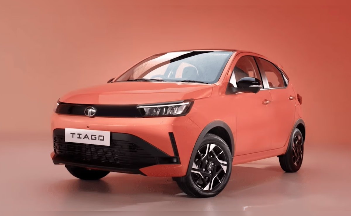 2026 Tata Tiago Facelifts Launch LIVE: टियागो का लॉन्च इवेंट शुरू, कुछ ही देर में नई टियागो से हटेगा पर्दा