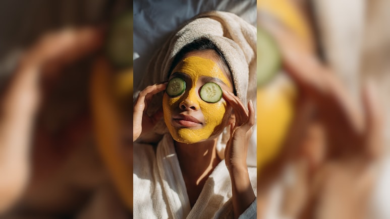 पहले खाओ फिर लगाओ! महंगे ब्यूटी प्रोडक्ट नहीं, सिर्फ 10 मिनट में घर पर बनाएं मैंगो फेस पैक