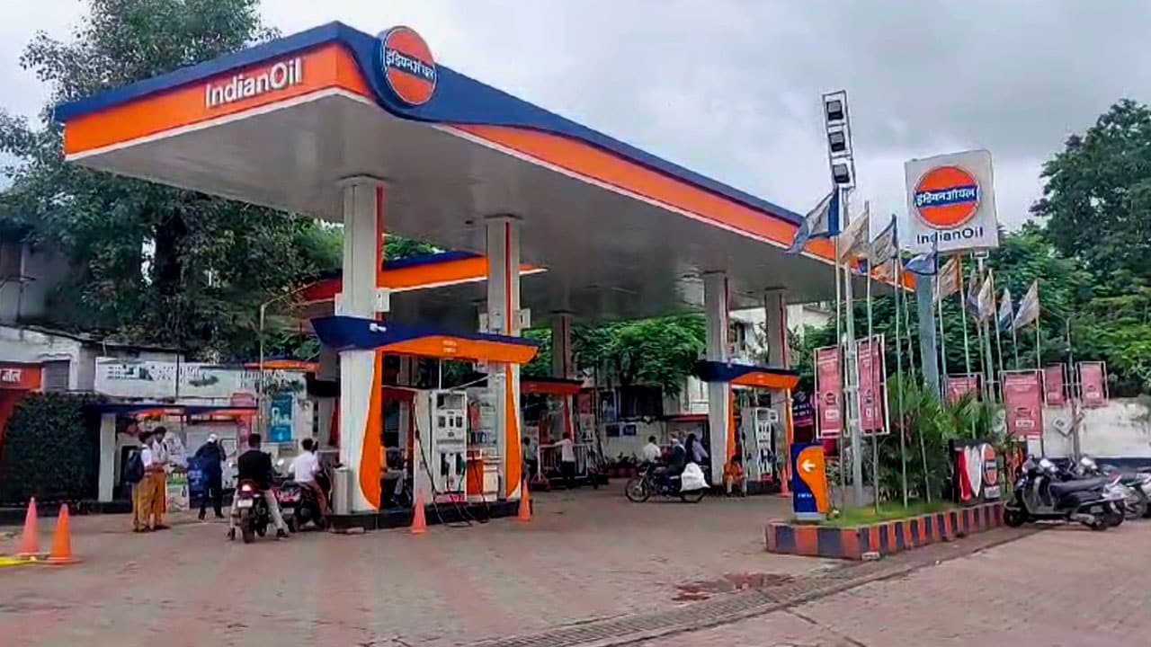 Fuel Price Hike Delayed For Elections: Former Petroleum Minister Veerappa Moily