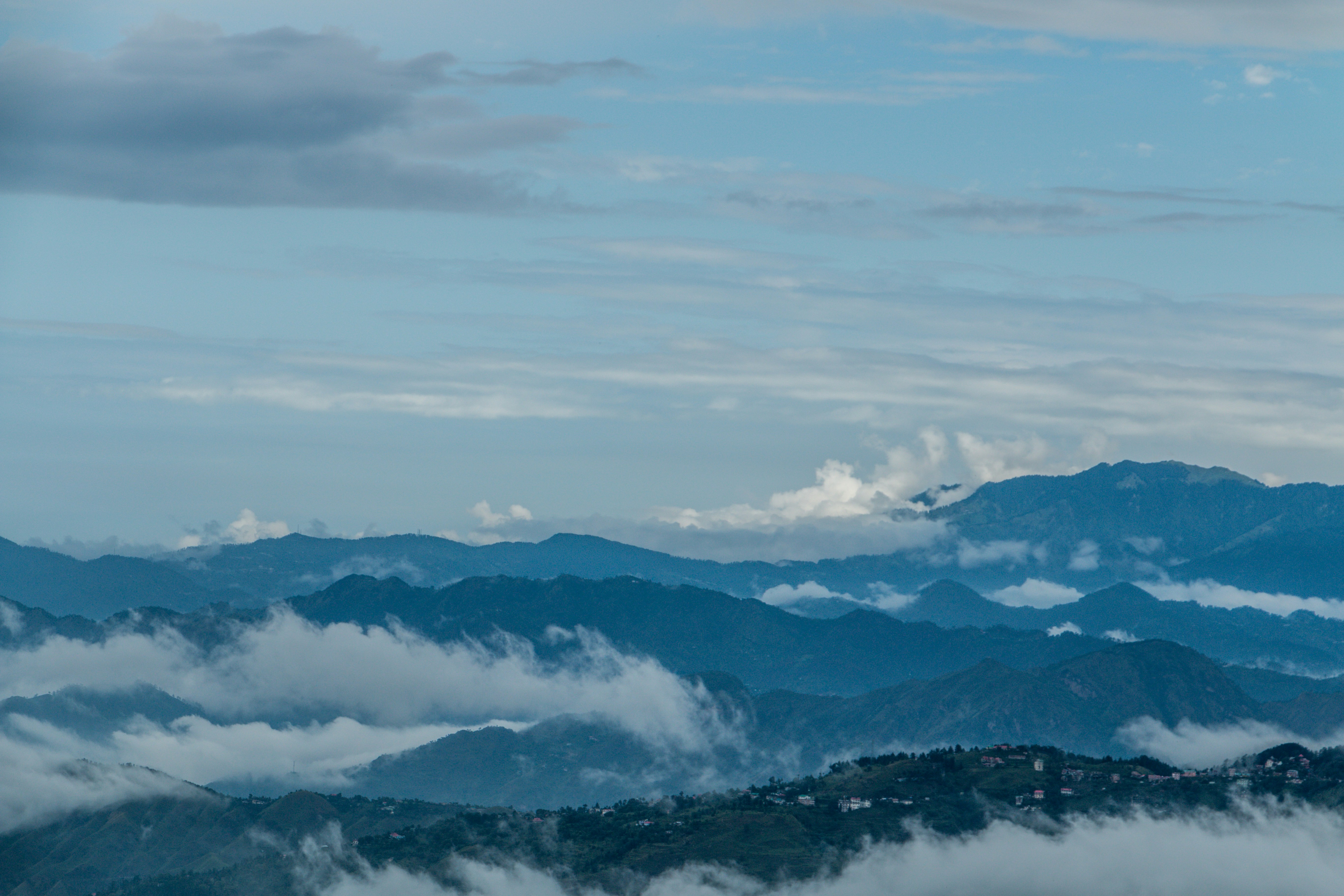 8 Hill Stations In India Where You Literally Stand Above The Clouds