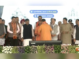 CM योगी ने शुभेंदु अधिकारी को पहनाया भगवा पट्टा,  शपथ लेने के बाद मुख्यमंत्री ने किया झुककर नमन
