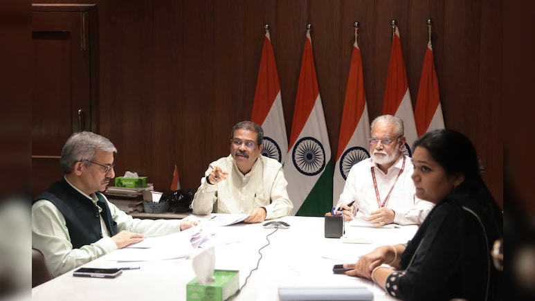 NEET-UG 2026: शिक्षा मंत्री की हाई-लेवल बैठक, री-एग्जाम को लेकर आ गया नया अपडेट!