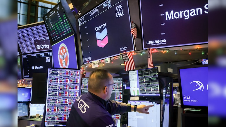 US Stock Bulls Power Longest Weekly Rally Since 2024: Markets Wrap