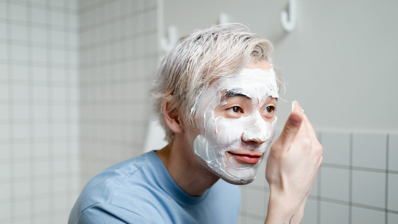 Gel Cleansers Vs Cream Cleansers: Which Is Better For Summer Skin?
