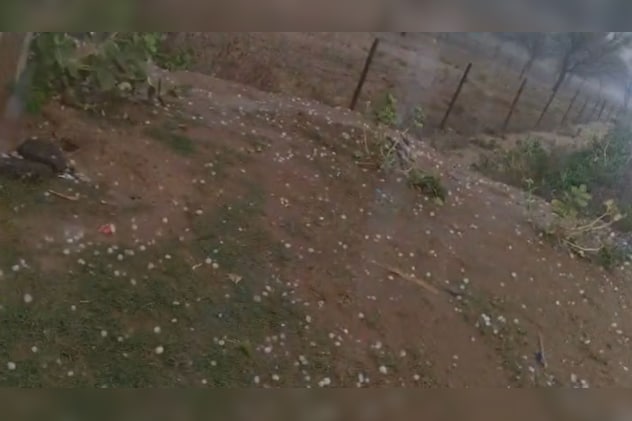 झमाझम बारिश के साथ गिरे ओले 