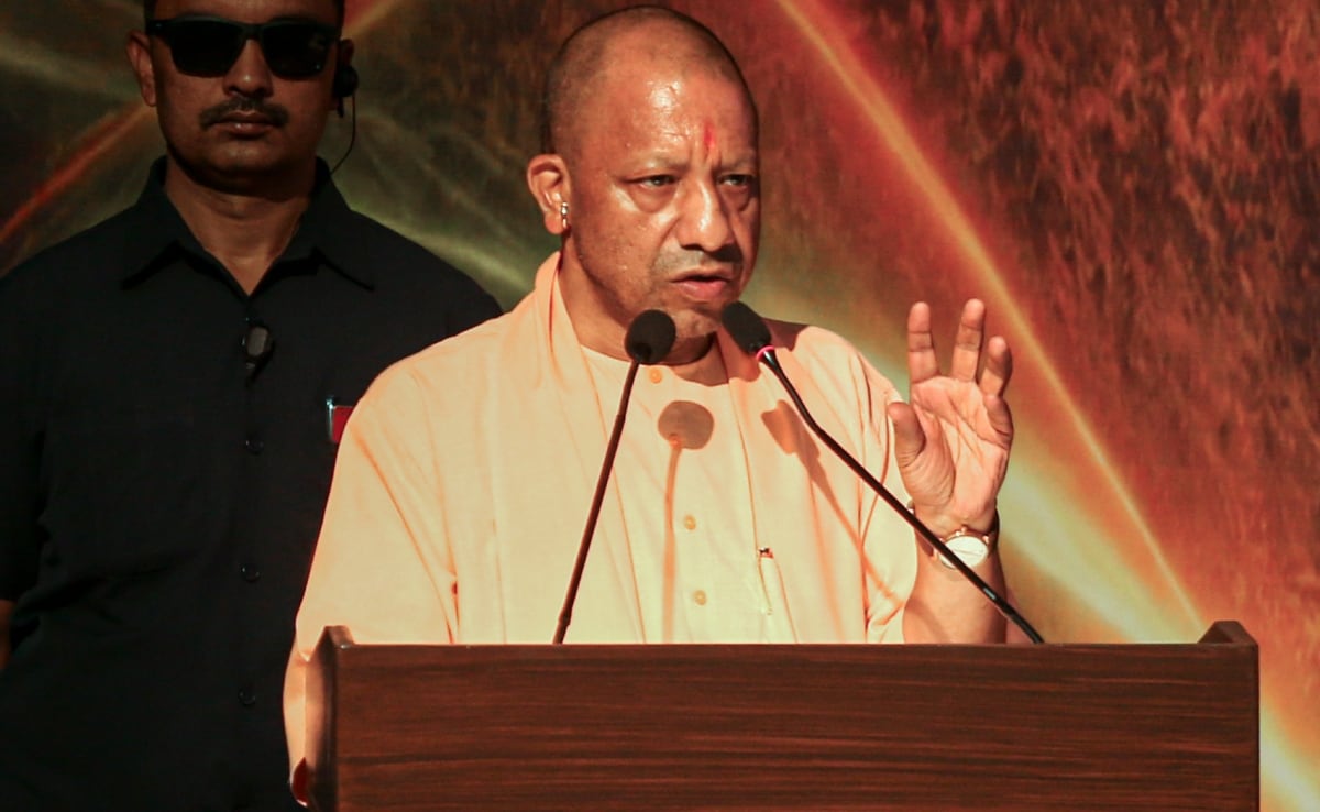 माना जा रहा है कि अगले साल होने वाले विधानसभा चुनाव से पहले यह योगी कैबिनेट का अंतिम विस्तार है, माना जा रहा है कि अगले साल होने वाले विधानसभा चुनाव से पहले यह योगी कैबिनेट का अंतिम विस्तार है,