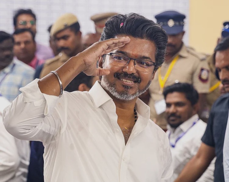 विजय को रोकने के लिए साथ आएंगे AIADMK और DMK? विधायकों को क्&zwj;यों आई MGR की याद