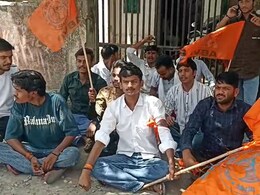 12वीं बोर्ड सप्लीमेंट्री परीक्षा देने से वंचित रह गए छात्र, नाराज बच्चों ने BEO दफ्तर में तालाबंदी की, जमकर धरना प्रदर्शन किया